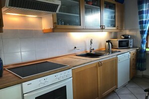 Réfrigérateur, four, plaque de cuisson, lave-vaisselle