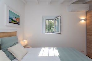 1 bedroom, iron/ironing board, travel cot, free WiFi