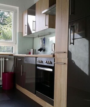 Micro-ondes, four, plaque de cuisson, lave-vaisselle