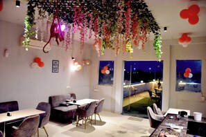 Dining - advent hotel, Noida hotels, greater Noida hotel, couple friendly,Noida extension (Greater Noida)