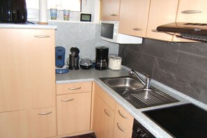 Mikrovågsugn, ugn, spishäll och kaffe- och tebryggare