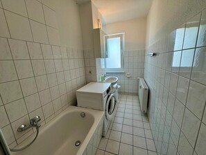 Serviettes fournies, savon, papier toilette