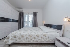 4 Schlafzimmer, Zimmersafe, Bügeleisen/Bügelbrett, kostenloses WLAN