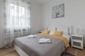 2 habitaciones, tabla de planchar con plancha, wifi y ropa de cama 