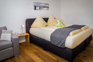 1 bedroom, iron/ironing board, travel crib, free WiFi - 2 in holiday home Sandra (Hörbranz)