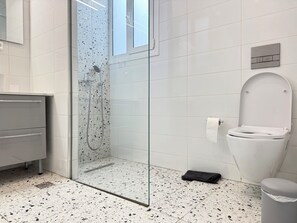 A modern bathroom with a glass-enclosed shower, a toilet, and a sink. - P7 - 2 Bedrooms Jacuzzi Rooftop (Athens)