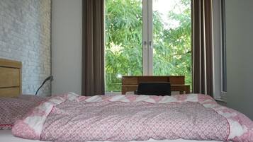 1 bedroom, internet, bed sheets