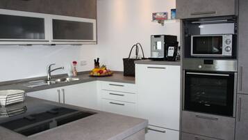 Kühlschrank, Ofen, Herdplatte