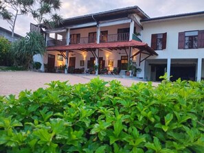 Fachada de la propiedad