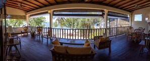Flat-screen TV - South Point Abbey Whole Villa 4 Bedroom (Sleeps 9) (Koggala)