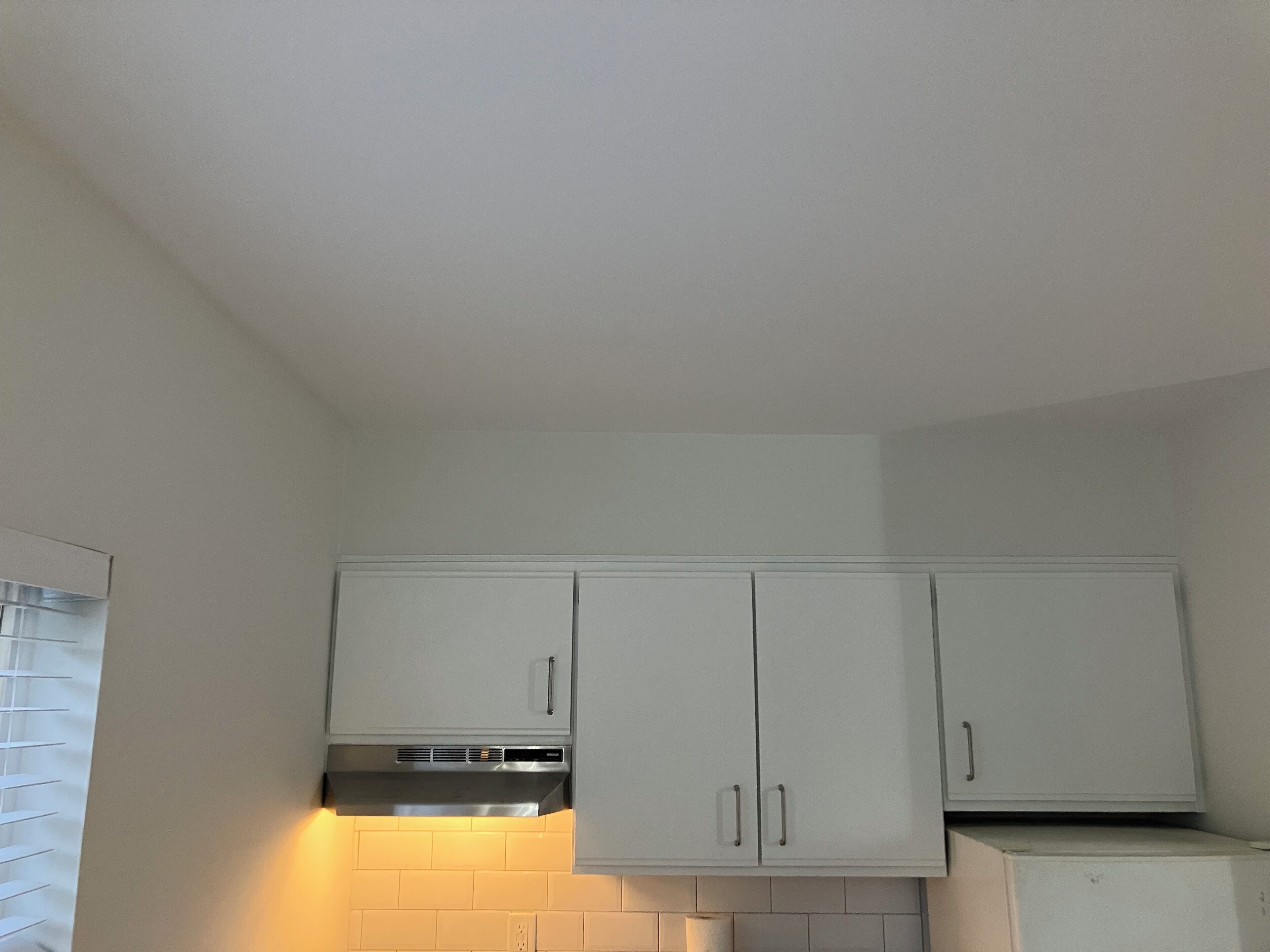 Newly renovated 1bd clean and bright apartment close to train! Soon furnished.