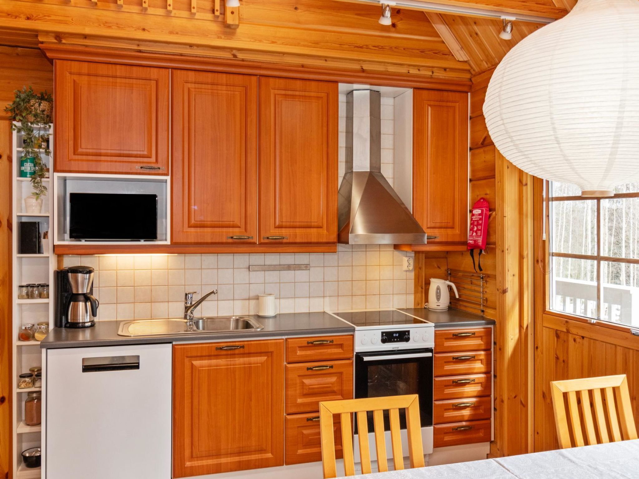 Fridge, microwave, dishwasher, cookware/dishes/utensils