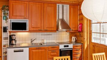 Fridge, microwave, dishwasher, cookware/dishes/utensils