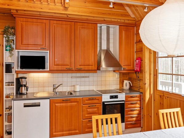 Réfrigérateur, micro-ondes, lave-vaisselle