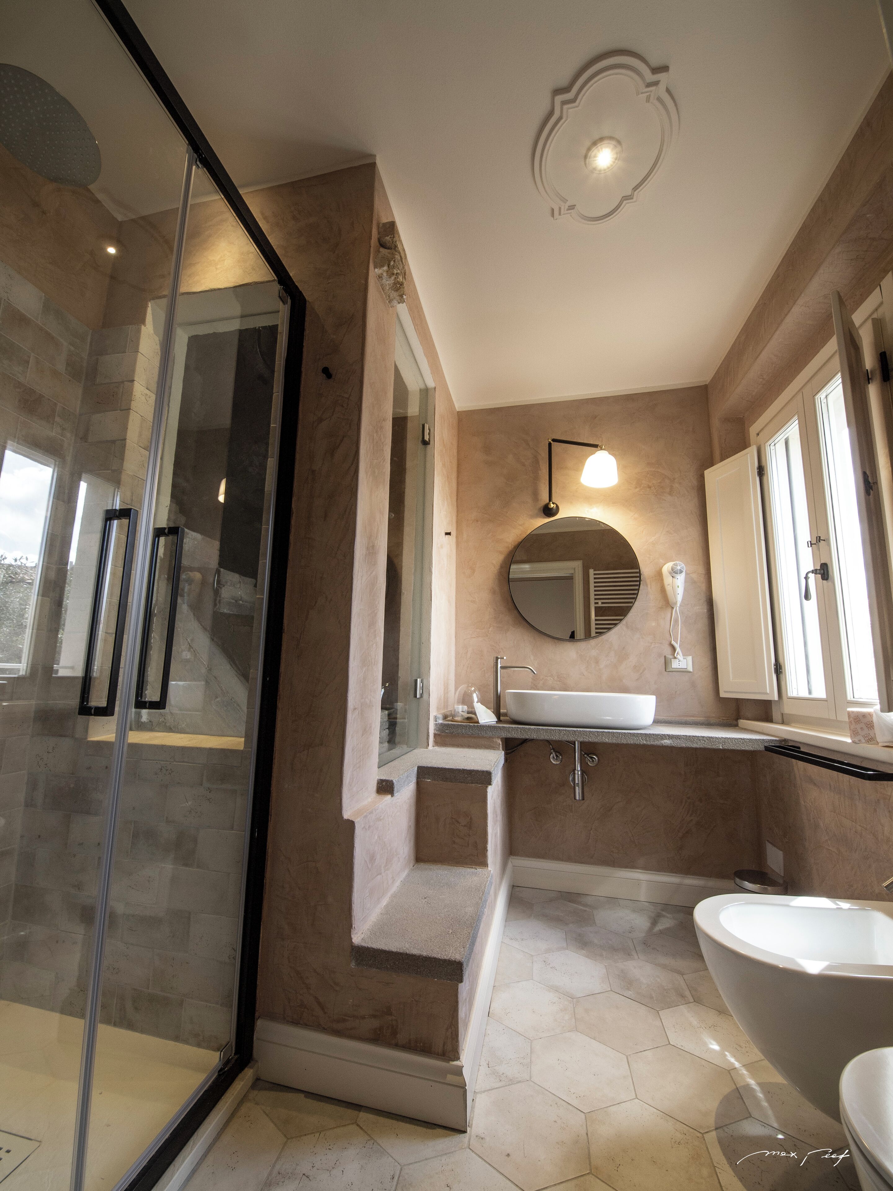 Camera Deluxe, vista città | Bagno | Set di cortesia gratuito, asciugacapelli, bidet, sapone