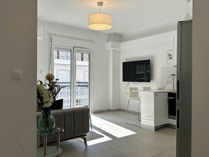Smart TV - P9 - 4 Bedroom apartments - Jacuzzi rooftop (Athens)
