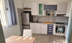 公寓 (Three Bedroom Apartment with Terrace) | 私人廚房 | 雪櫃
