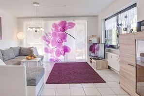 Smart TV, DVD player, stereo