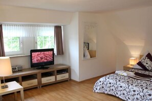 13 bedrooms, iron/ironing board, free WiFi, bed sheets - Stad Vakantiehuis Vulkaneifel (Daun)