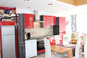 Fridge, microwave, oven, stovetop - Stad Vakantiehuis Vulkaneifel (Daun)