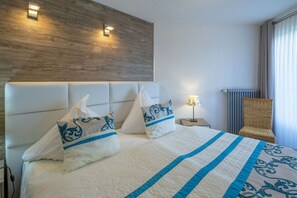 2 makuuhuonetta, silitysrauta/-lauta, vauvan matkasänky, ilmainen Wi-Fi