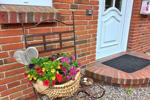 Exterior detail - Land und Meer means guesthouse  "Country and Sea" (Westerhever)