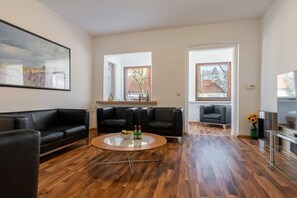 Smart-TV, Kamin, Stereoanlage