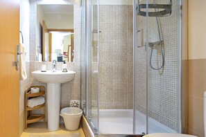 Shower, hair dryer, towels