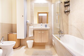 Shower, hair dryer, towels