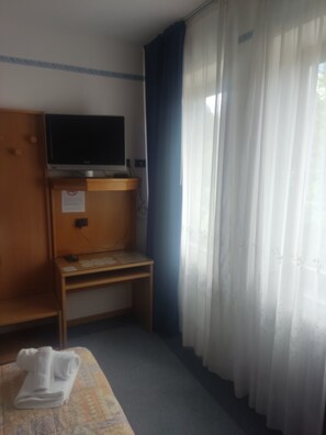 Classic Double or Twin Room, Lake View