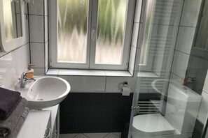 Suihku, hiustenkuivaaja