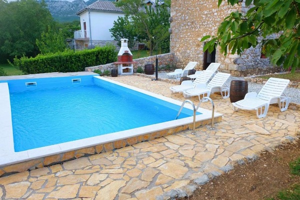 House (Three Bedroom Holiday Home with Terra) | Pool