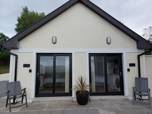 Studio | Sleeps 3 | Mountain Views - 5 Mins from Kenmare town.
