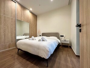 2 bedrooms, desk, iron/ironing board, WiFi