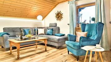 Fernseher, Kamin, DVD-Player