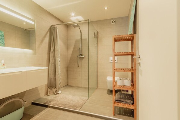 Hair dryer, towels