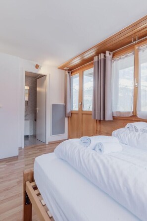 1 bedroom, free WiFi, bed sheets