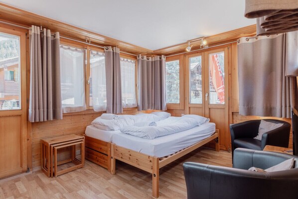 Free WiFi, bed sheets
