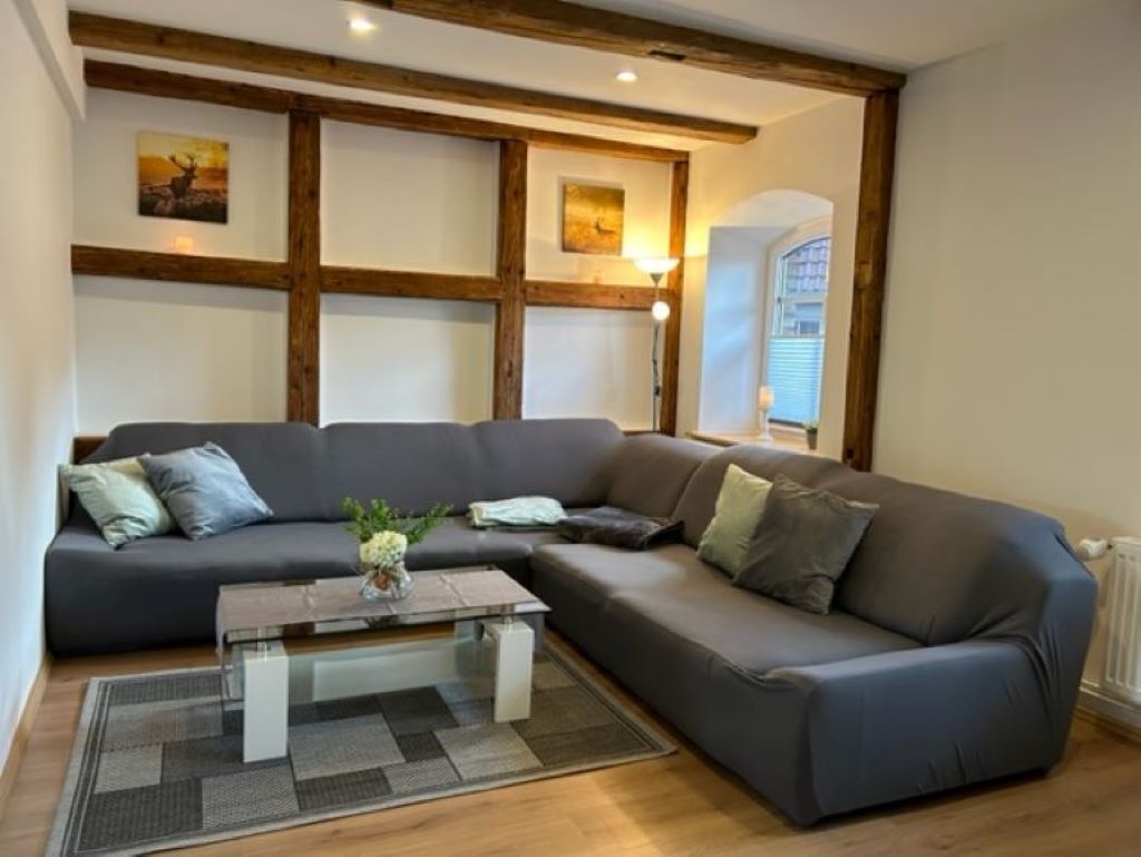 Fernseher, Kamin, DVD-Player, Bücher