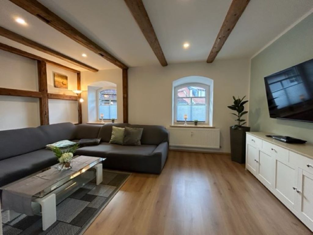 Fernseher, Kamin, DVD-Player, Bücher