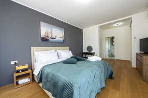 Villa (Five Bedroom Villa with Swimming Pool)