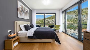 Villa (Five Bedroom Villa with Swimming Pool) | 5 bedrooms, cots/infant beds, free WiFi