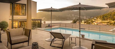 Villa (Five Bedroom Villa with Swimming Pool) | Terrace/patio