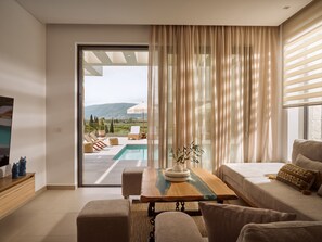 Smart TV, table tennis, books, stereo - Armela Villa, with Pool & Captivating Views (RR2H+WR Kalipado, Greece)