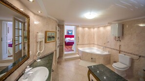 House (Five Bedroom Holiday Home with Balcon) | Bathroom | Towels
