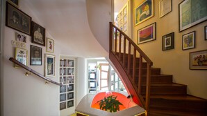 A staircase with wooden railings and a landing area with a potted plant. - Holiday Home Lapad Beach Royal (Dubrovnik)