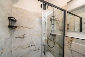 Apartment (Two Bedroom Apartment with Terrace an) | Bathroom | Towels