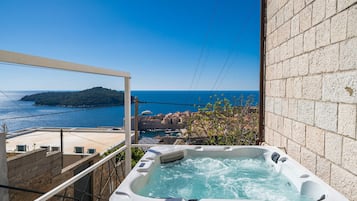 Appartement (Two Bedroom Apartment with Terrace an) | Outdoor spabad