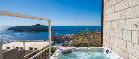 Apartment (Two Bedroom Apartment with Terrace an) | Outdoor spa tub