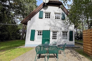 Outdoor dining - Island of peace Comfortable holiday residence (Glowe)